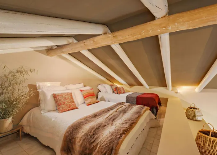 Discreet Luxury With Splendid Views וילה