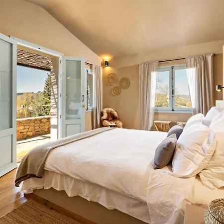 Discreet Luxury With Splendid Views 别墅 *