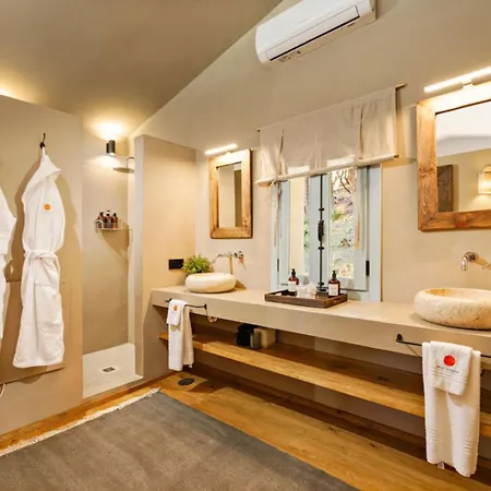 别墅 Discreet Luxury With Splendid Views
